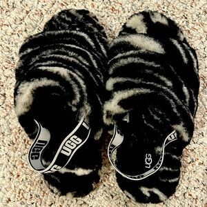 UGG Fluff Yeah Slide - Black and White